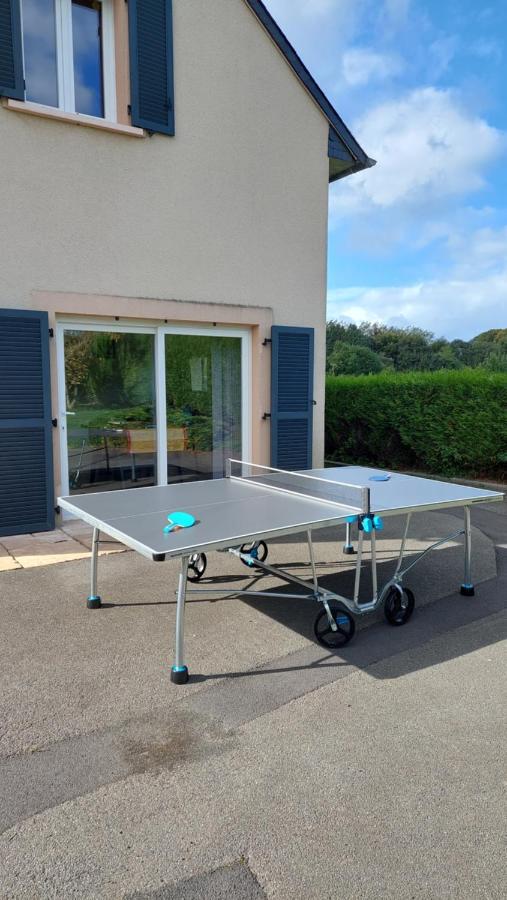 Le So Art, Grande Maison 4 Chambres, Terrain De Petanque, Grand Jardin Clos, Flipper, Babyfoot, Jeux Arcade, Ping Pong,1 Km Mer, Proche Golf, Port En Bessin, Bayeux Et Plages Du Debarquement, Adaptee Enfants Commes Экстерьер фото