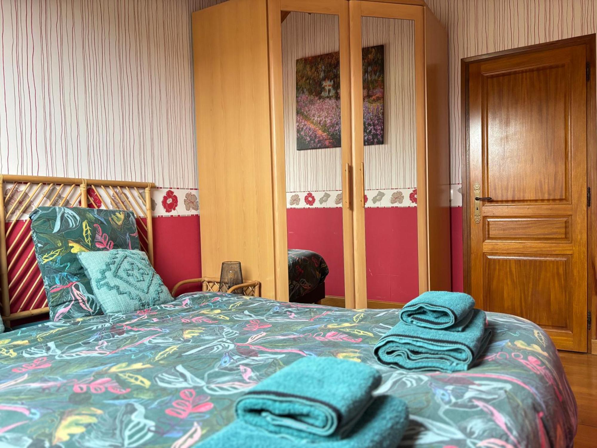 Le So Art, Grande Maison 4 Chambres, Terrain De Petanque, Grand Jardin Clos, Flipper, Babyfoot, Jeux Arcade, Ping Pong,1 Km Mer, Proche Golf, Port En Bessin, Bayeux Et Plages Du Debarquement, Adaptee Enfants Commes Экстерьер фото