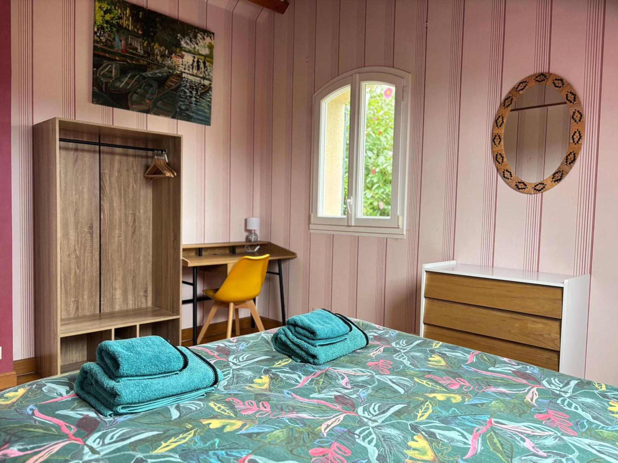 Le So Art, Grande Maison 4 Chambres, Terrain De Petanque, Grand Jardin Clos, Flipper, Babyfoot, Jeux Arcade, Ping Pong,1 Km Mer, Proche Golf, Port En Bessin, Bayeux Et Plages Du Debarquement, Adaptee Enfants Commes Экстерьер фото