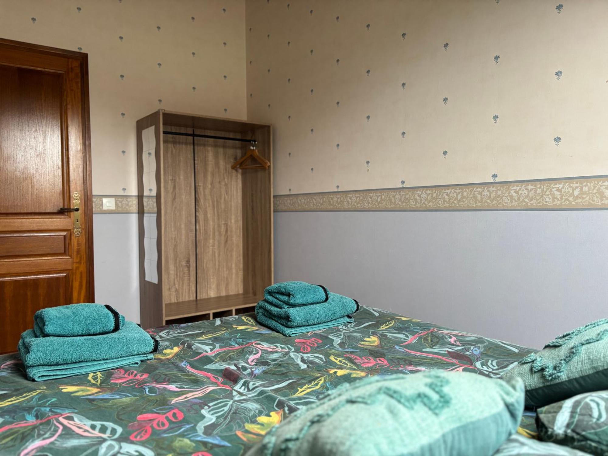 Le So Art, Grande Maison 4 Chambres, Terrain De Petanque, Grand Jardin Clos, Flipper, Babyfoot, Jeux Arcade, Ping Pong,1 Km Mer, Proche Golf, Port En Bessin, Bayeux Et Plages Du Debarquement, Adaptee Enfants Commes Экстерьер фото