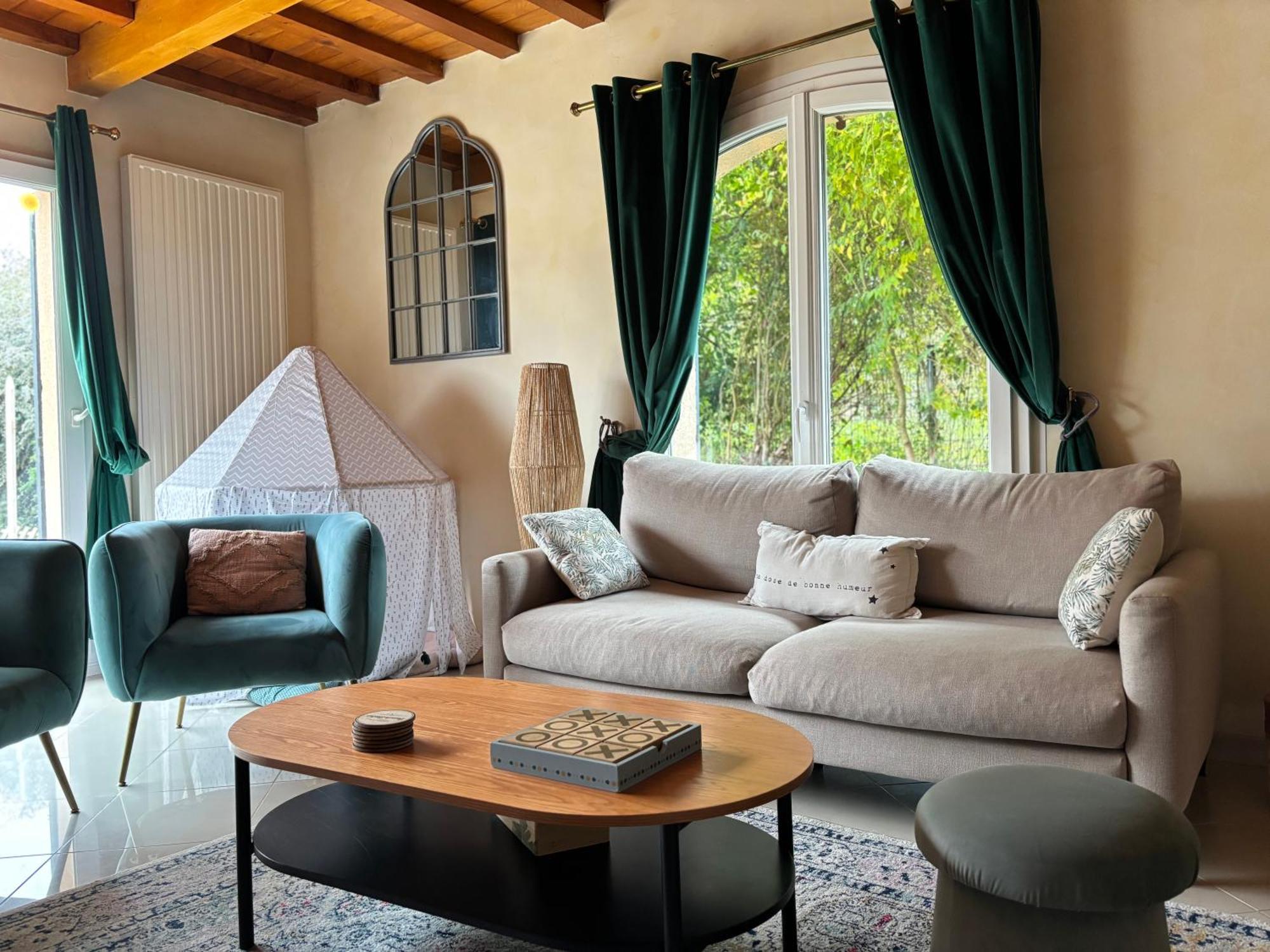 Le So Art, Grande Maison 4 Chambres, Terrain De Petanque, Grand Jardin Clos, Flipper, Babyfoot, Jeux Arcade, Ping Pong,1 Km Mer, Proche Golf, Port En Bessin, Bayeux Et Plages Du Debarquement, Adaptee Enfants Commes Экстерьер фото