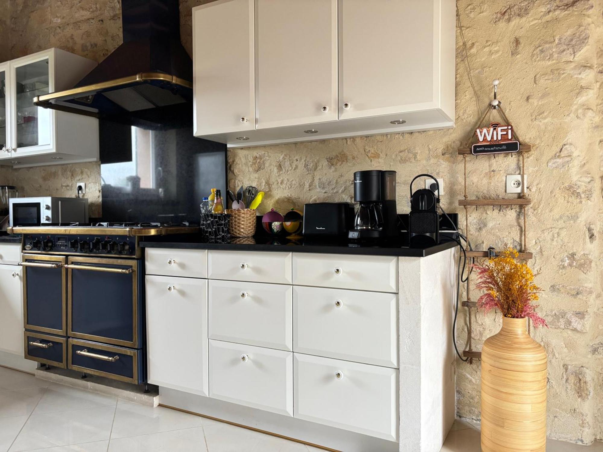 Le So Art, Grande Maison 4 Chambres, Terrain De Petanque, Grand Jardin Clos, Flipper, Babyfoot, Jeux Arcade, Ping Pong,1 Km Mer, Proche Golf, Port En Bessin, Bayeux Et Plages Du Debarquement, Adaptee Enfants Commes Экстерьер фото