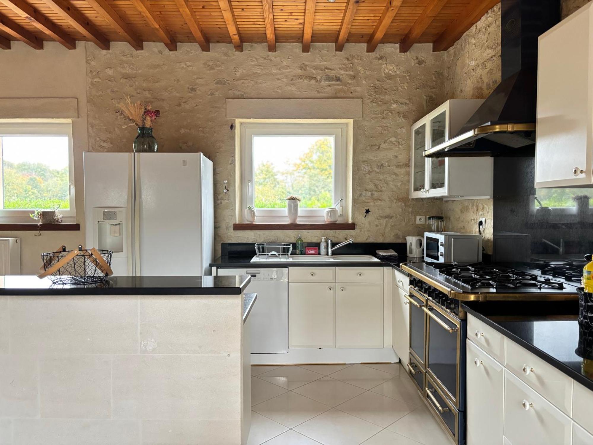 Le So Art, Grande Maison 4 Chambres, Terrain De Petanque, Grand Jardin Clos, Flipper, Babyfoot, Jeux Arcade, Ping Pong,1 Km Mer, Proche Golf, Port En Bessin, Bayeux Et Plages Du Debarquement, Adaptee Enfants Commes Экстерьер фото